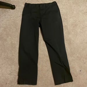 Men’s loose fit black khakis that give that vintage look